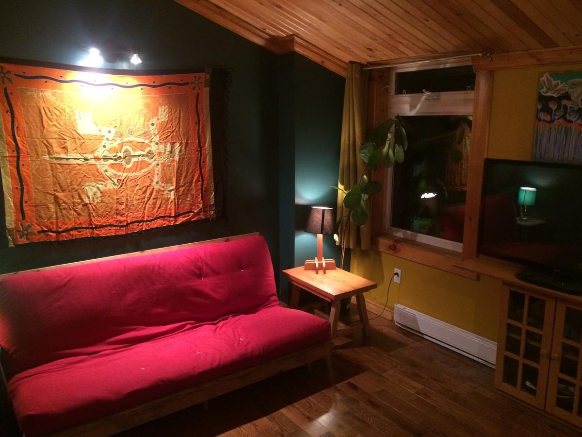 Maison Bleue Sainte Anne-des-Chênes Extérieur photo