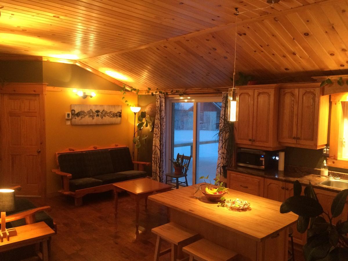 Maison Bleue Sainte Anne-des-Chênes Extérieur photo