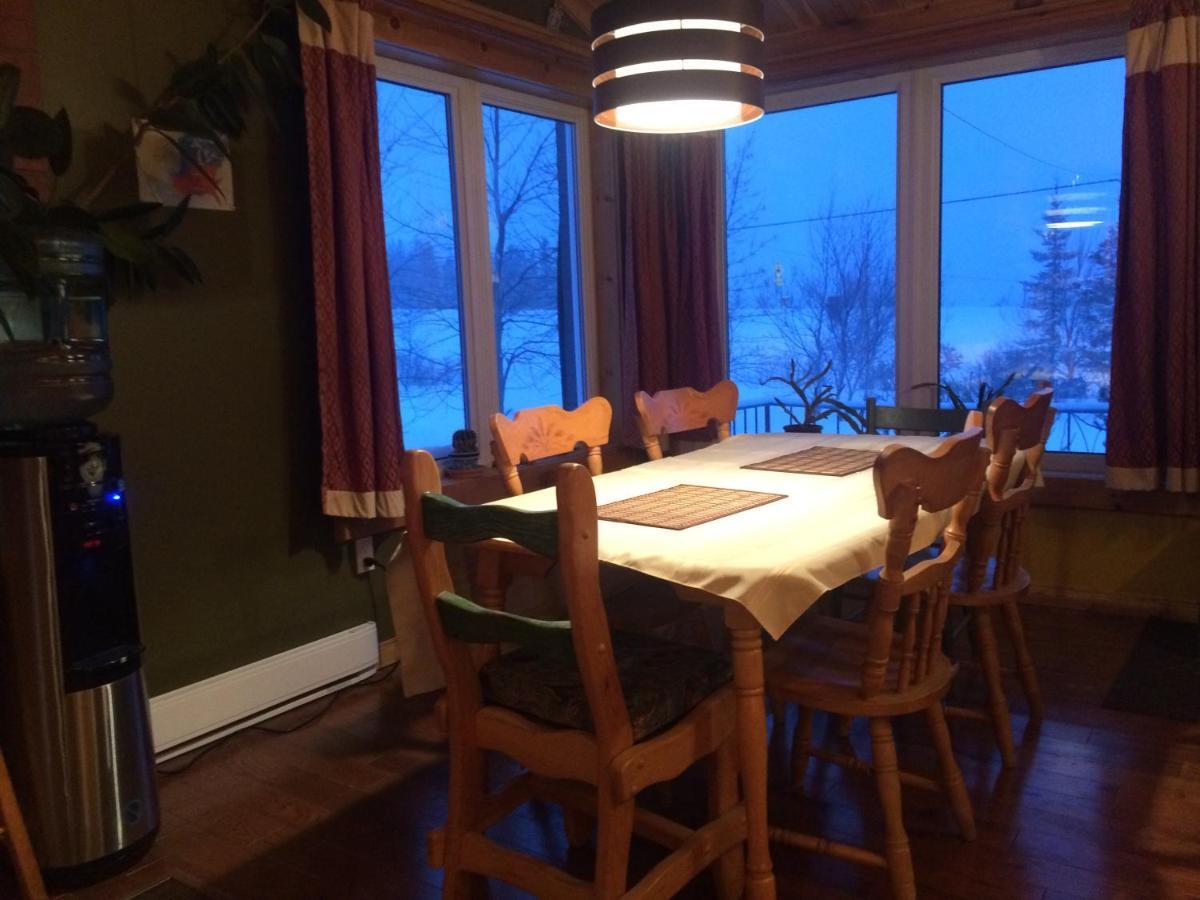 Maison Bleue Sainte Anne-des-Chênes Chambre photo